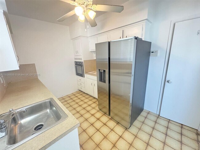 Building Photo - 462 Golden Isles Dr