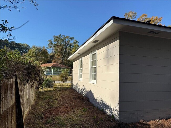 Building Photo - 828 Pamela Dr