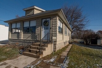 Building Photo - 715 Williams St