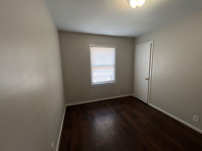 Building Photo - Three Bedroom Ranch near TSU and Hadley Park!