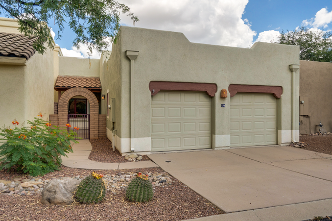 Primary Photo - 134 Calle Barrio De Tubac