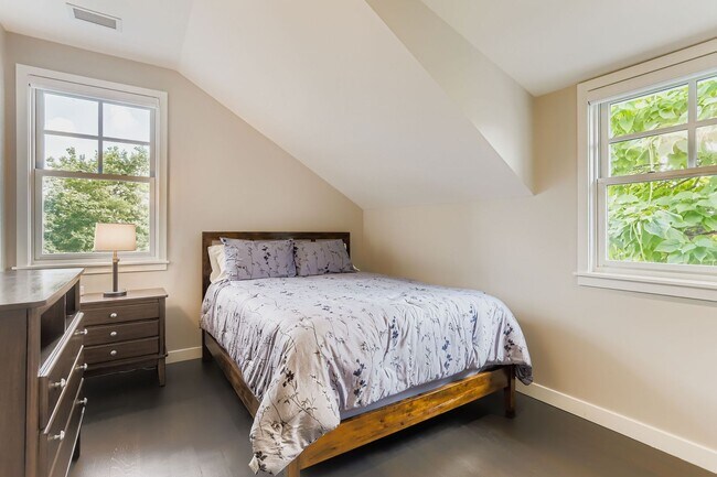 Building Photo - Beautiful Fully Furnished New Build in Newlands