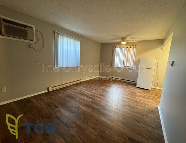 Building Photo - 2402 Marquette Rd