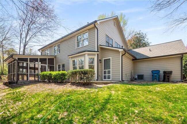 Building Photo - 1813 N Creek Cir