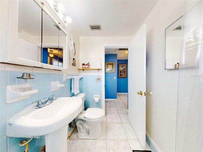 Building Photo - Charming 2-bedroom, 1-bath home
