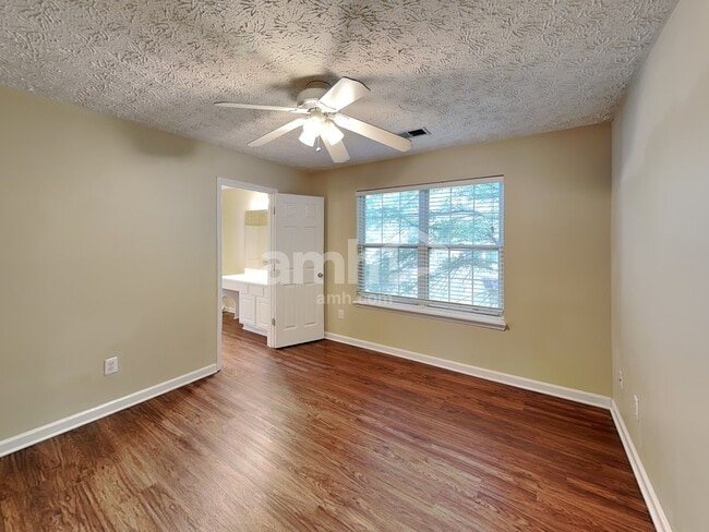 Building Photo - 2656 Lake Park Bnd