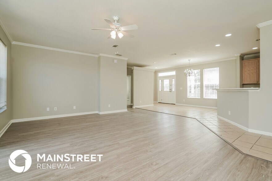 Building Photo - 603 E 8th St