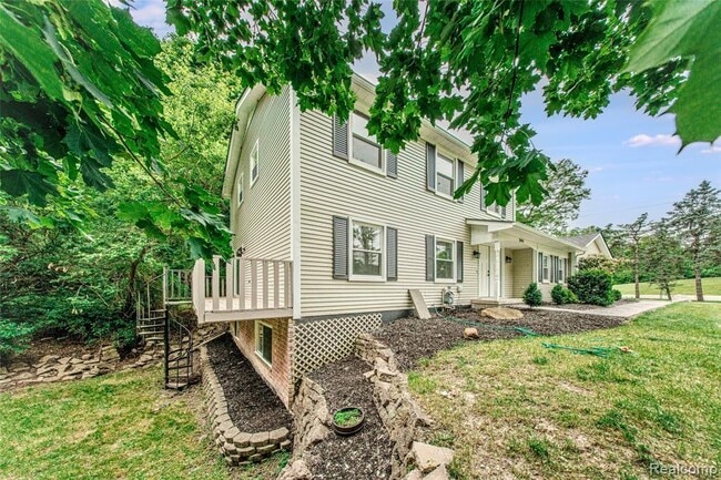 Building Photo - 21993 Riverview Dr