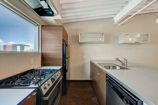 Building Photo - Trendy Loft Living Near The Arts District!