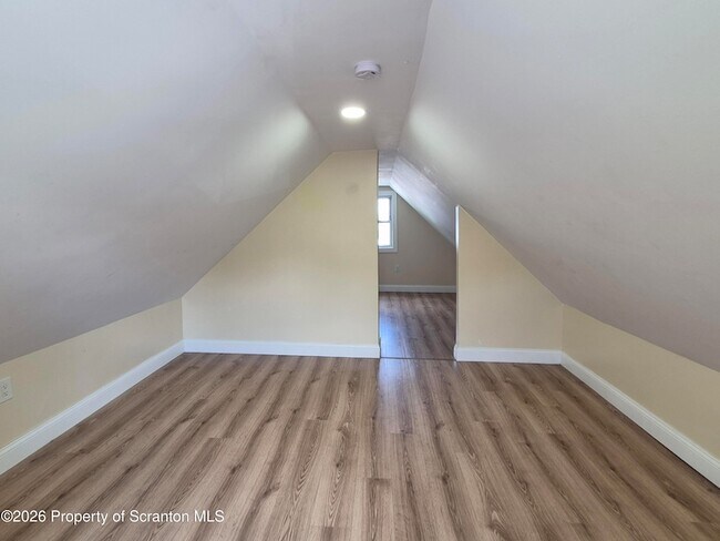 Building Photo - 530 Cayuga St