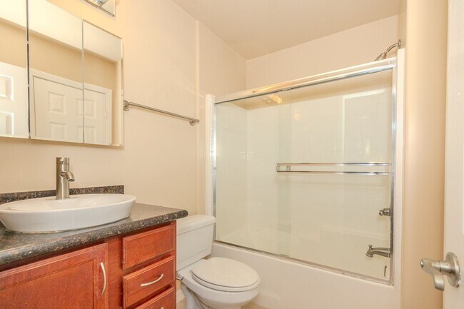 Building Photo - 5252 Balboa Arms Dr