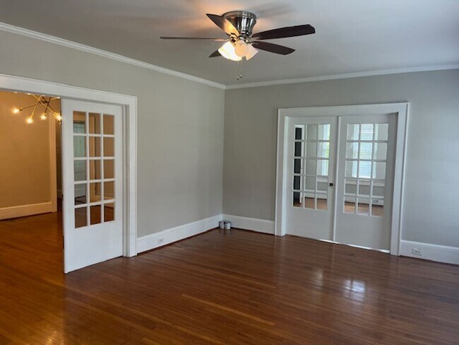 Building Photo - 3 bedroom, 2 bathroom
