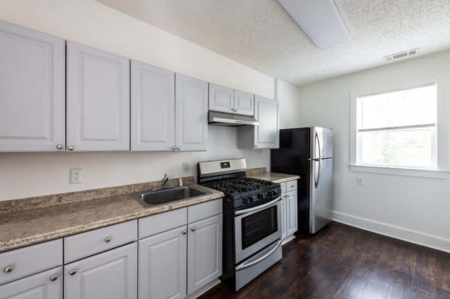 Building Photo - 679 Terry St SE