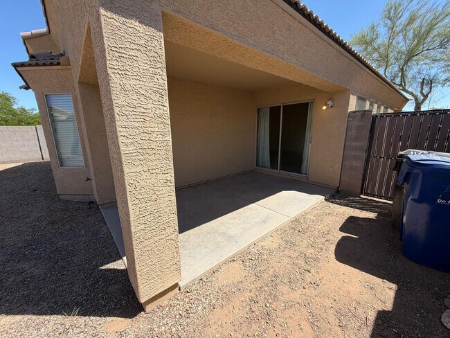 Building Photo - 11284 W Magnolia St