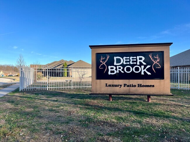 Building Photo - NEW LUXURY DUPLEX in the sought-after Deer Brook neighborhood is now available!