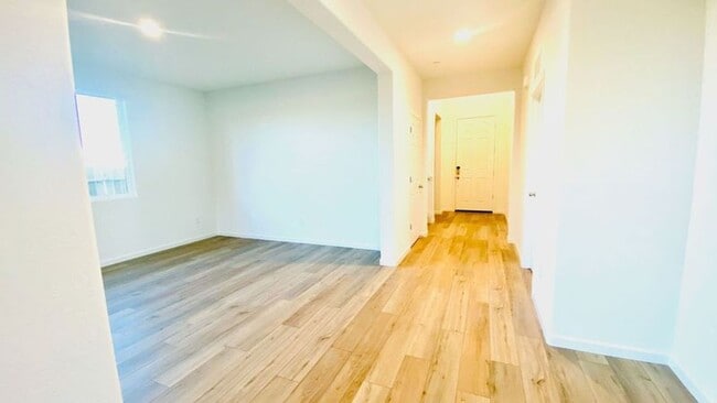 Building Photo - Beautiful Two Story Home in the Olivewood ...
