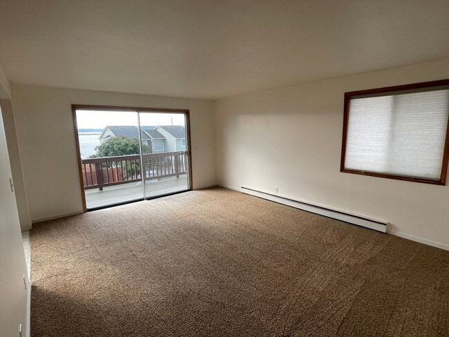 Building Photo - Moore (1371 SE 9th Ave &amp; 1370 SE 10th Ct.)