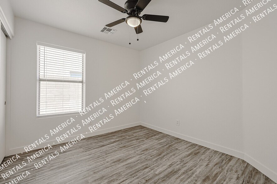 Building Photo - 4930 W Desert Dr