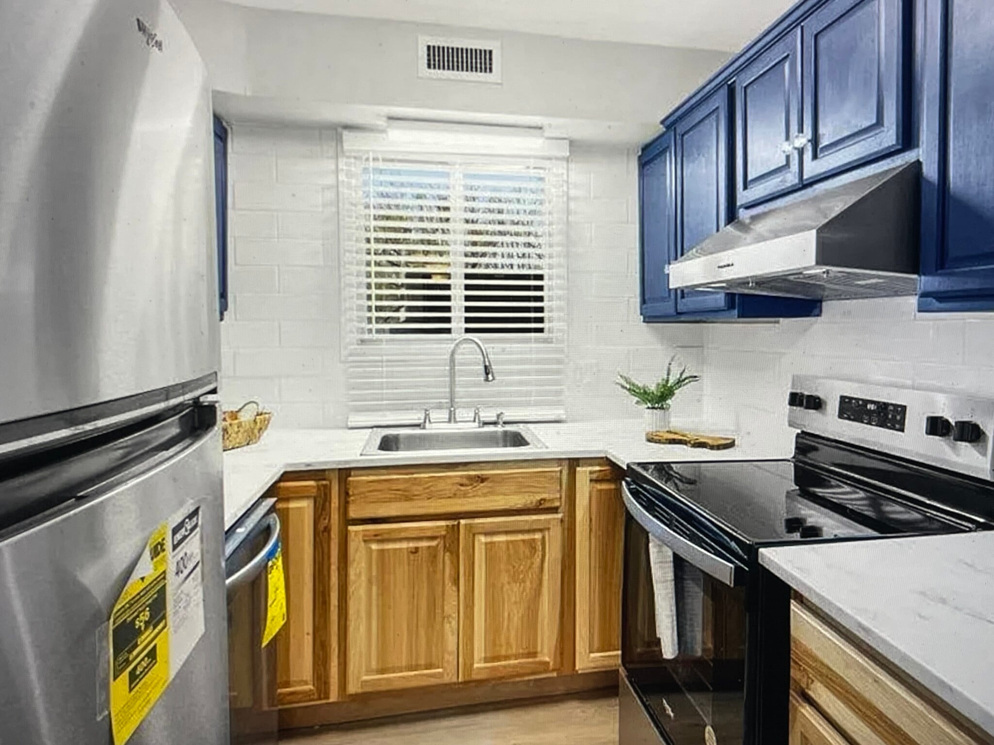 Building Photo - 1175 Carriage Cir