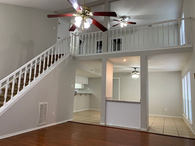 Building Photo - Great Floor Plan