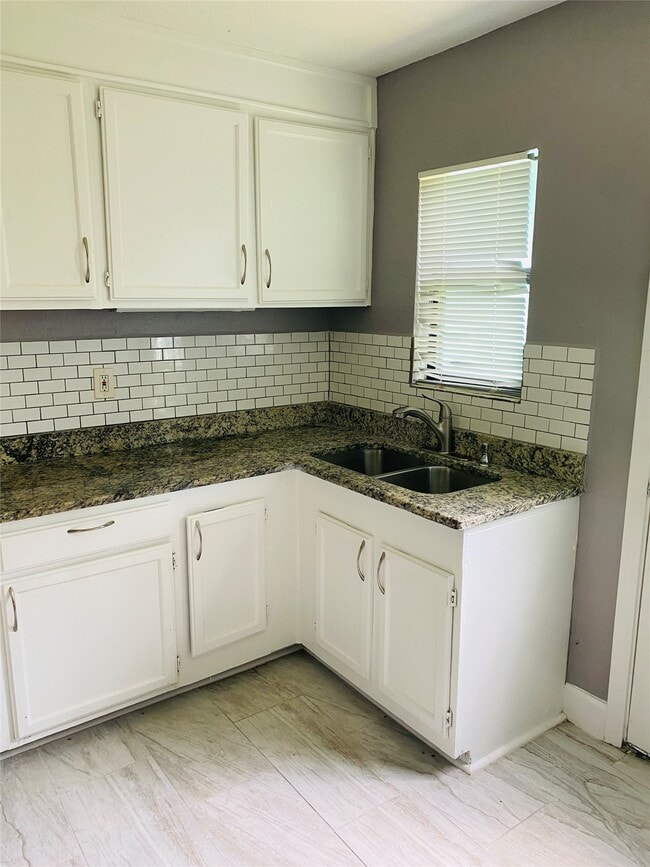 Building Photo - 7547 Laura Koppe Rd