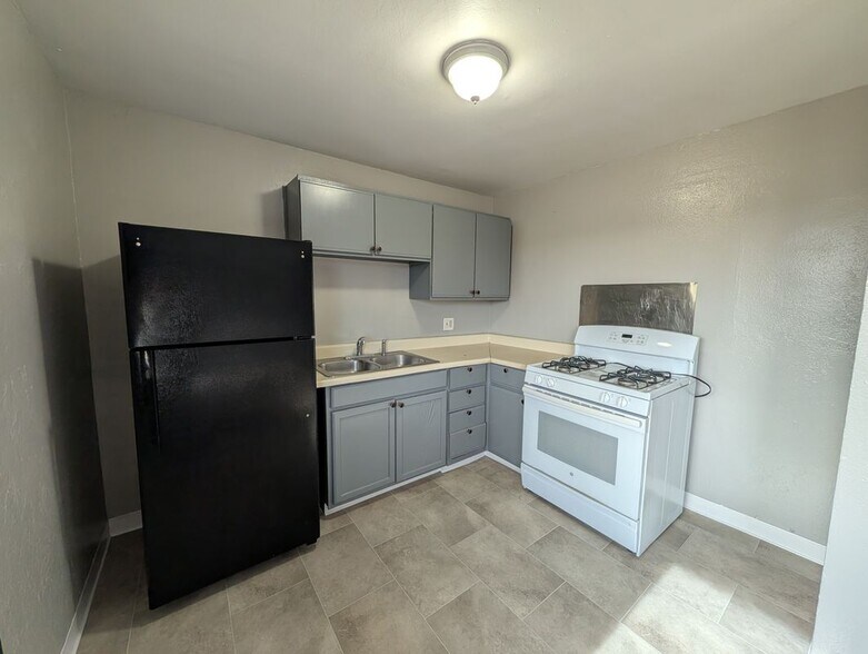 Building Photo - 1588 Lansing St