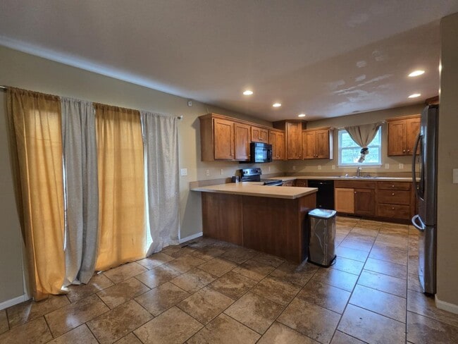 Building Photo - Large family corner lot home for rent!