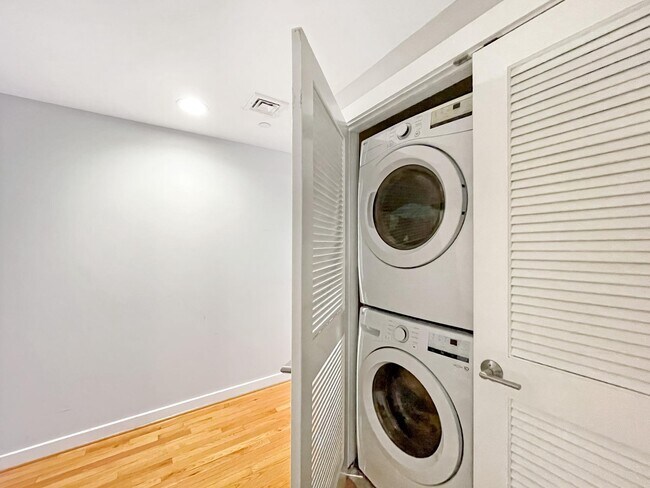 Building Photo - 1367 Florida Ave NE