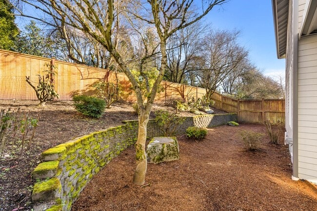 Building Photo - 824 Chelan Pl NE