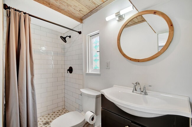 Building Photo - 412 El Prado