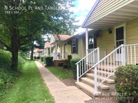 Building Photo - 303 N School Pl