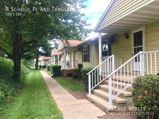 Primary Photo - 303 N School Pl