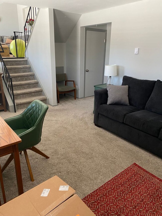 Building Photo - 1144 Maple Dr