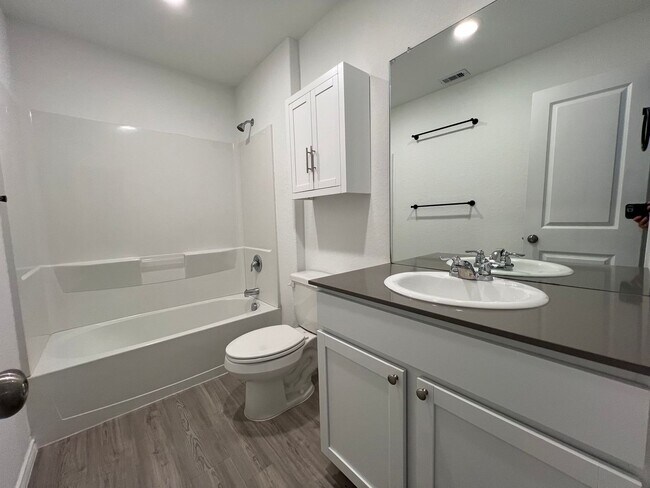 Building Photo - NEW AND VERY AFFORDABLE 4BDRM HOME IN LOND...