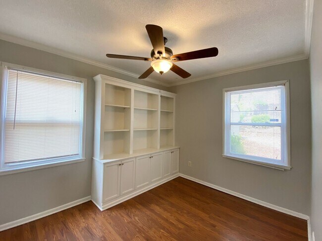 Building Photo - Beautiful 3 bedroom Prairie Village Home!