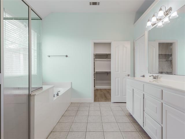 Building Photo - 5601 Glenview Ln