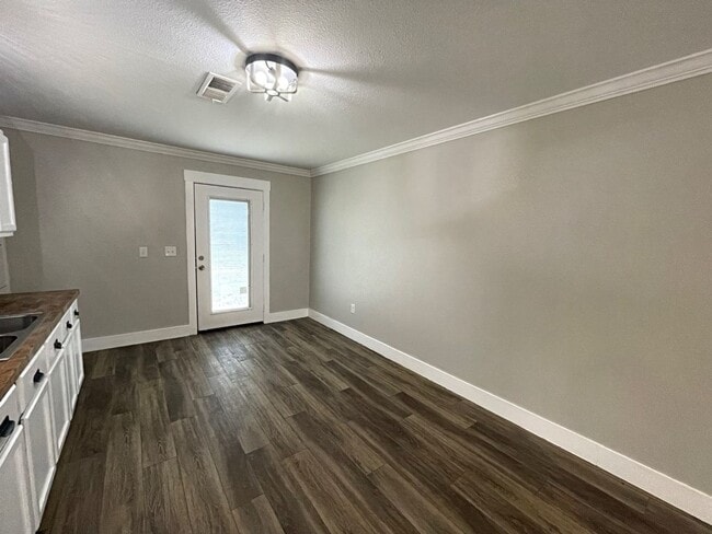 Building Photo - 4038 Freddies Ln