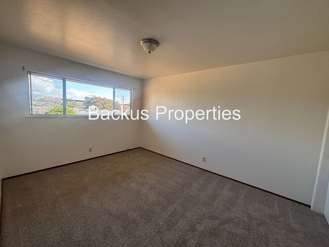 Building Photo - Wonderful newly remodeled duplex located in South Salinas