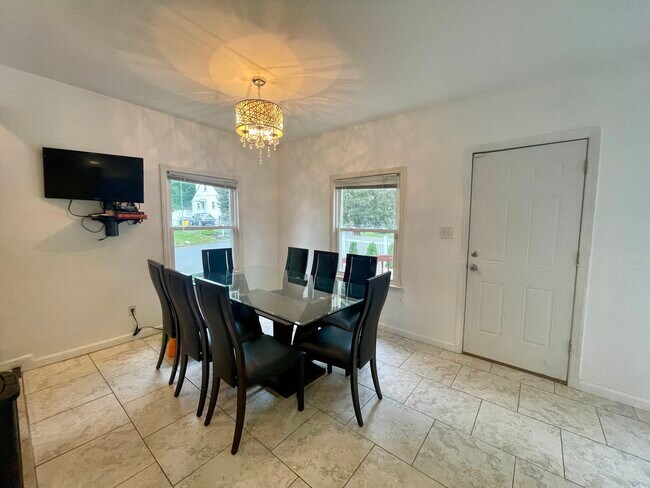 Building Photo - 39 Mabel St