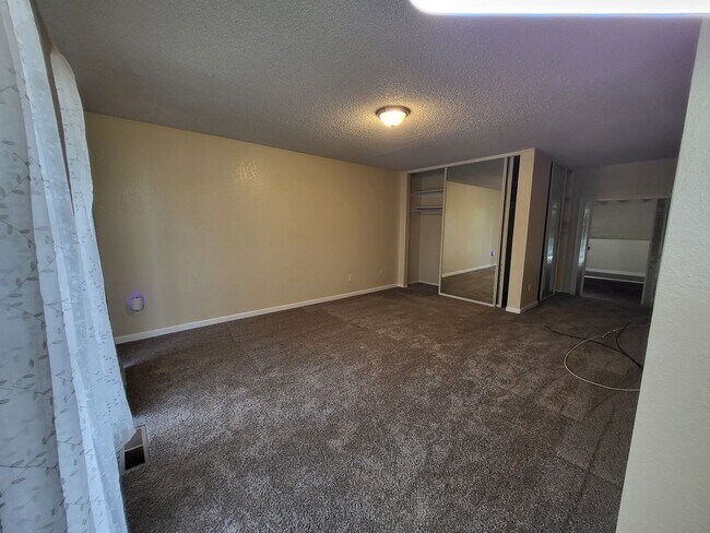 Building Photo - 5215 Bayview Ave