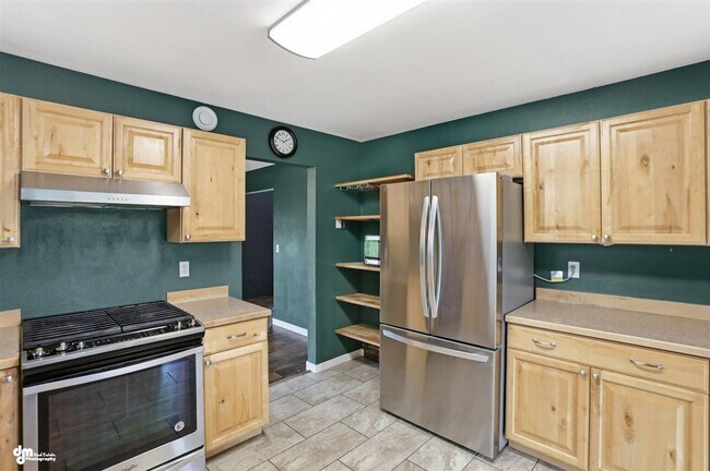 Building Photo - Luxury Alaska Living with Room to Spread Out — Mountain Views, Massive Garage & Incredible Commut...