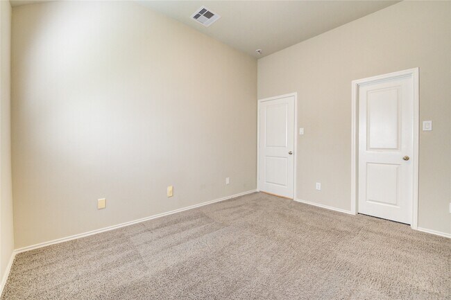 Building Photo - 4727 Crest Hill Dr