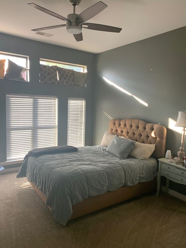 Building Photo - 2125 Southend Dr