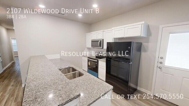 Building Photo - 2107 Wildewood Dr