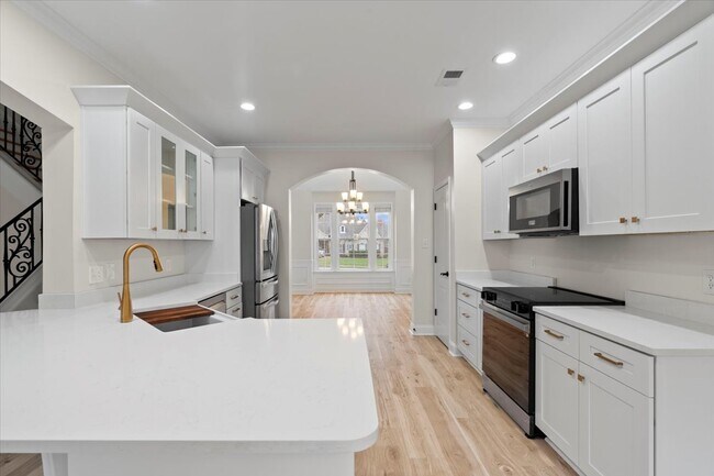 Building Photo - 12123 Brooks River Dr