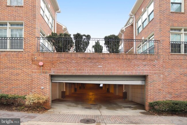 Building Photo - 1505 N Colonial Terrace