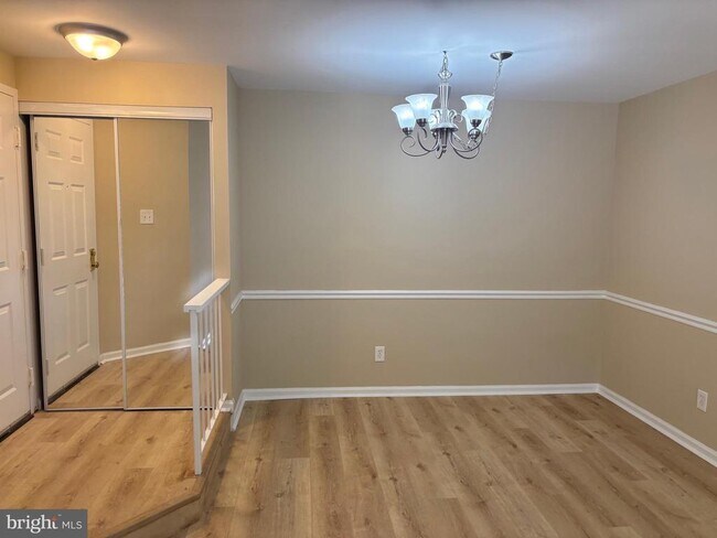 Building Photo - 5807 Cove Landing Rd