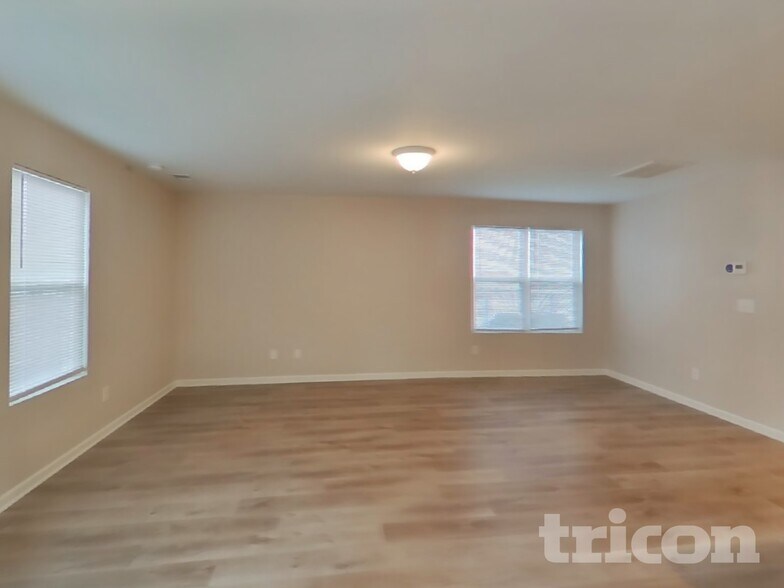 Building Photo - 1430 Sandra Dr