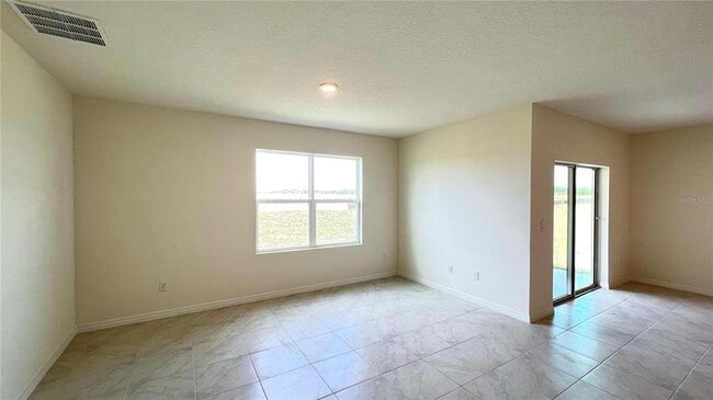 Building Photo - 487 Lily Ln