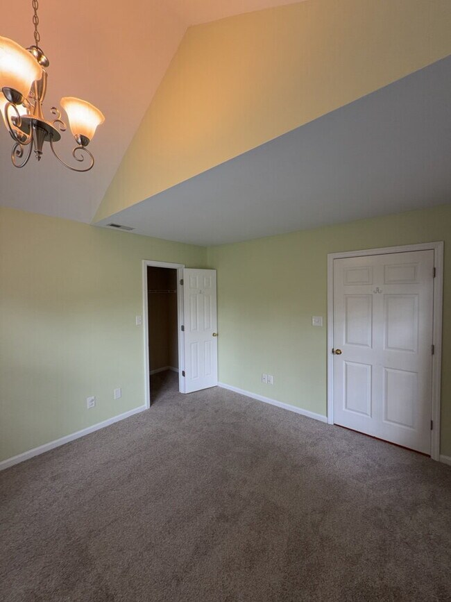 Building Photo - Beautiful 4 Bedroom, 3 Bath Home-211 Bethesda Ct.